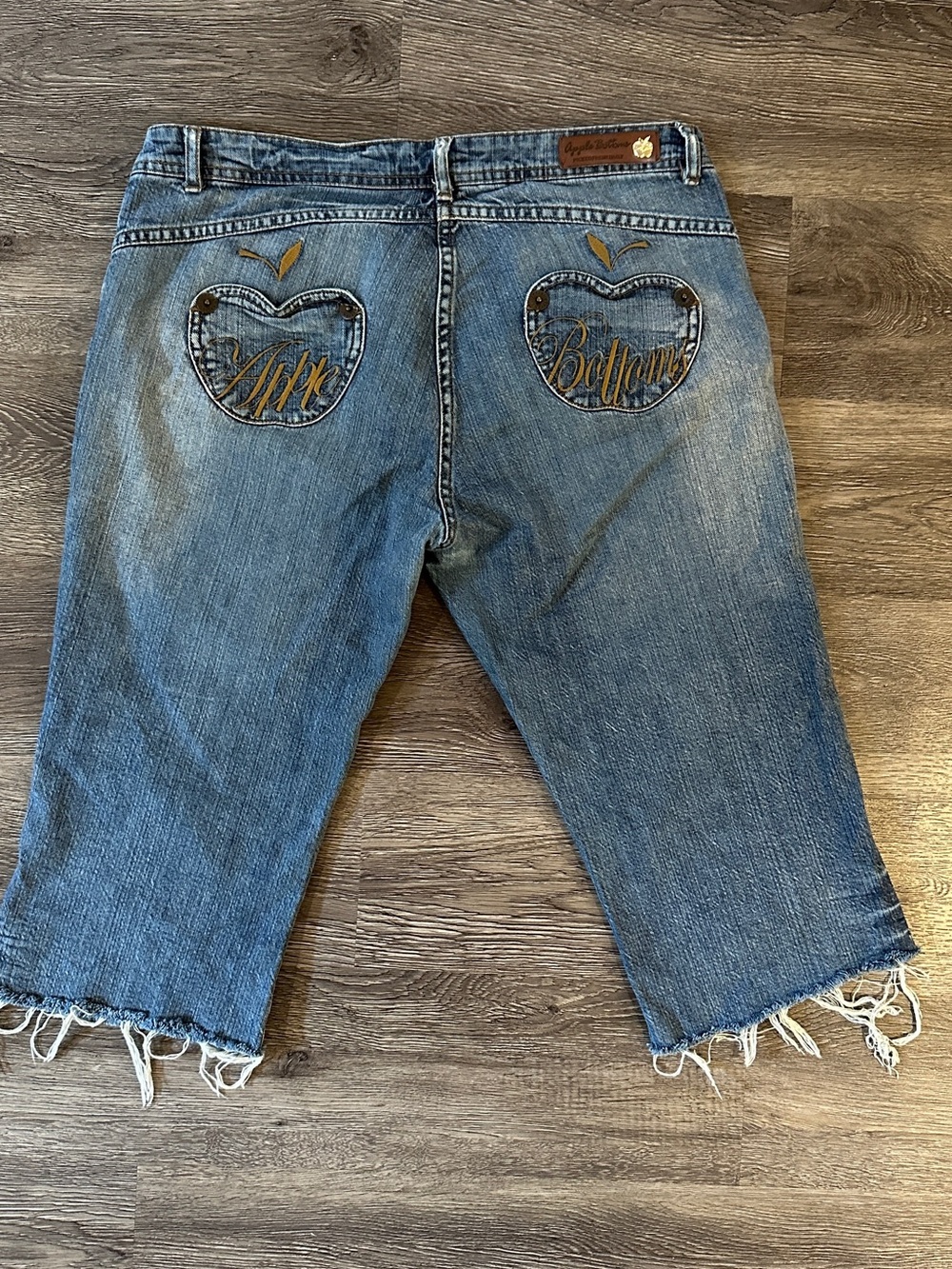 Y2K Apple Bottoms Denim Jorts Capri Shorts Low Rise Embroidered Pockets 11/12